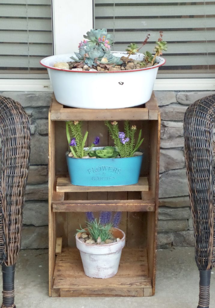 dollar store planter makeover with spray paint