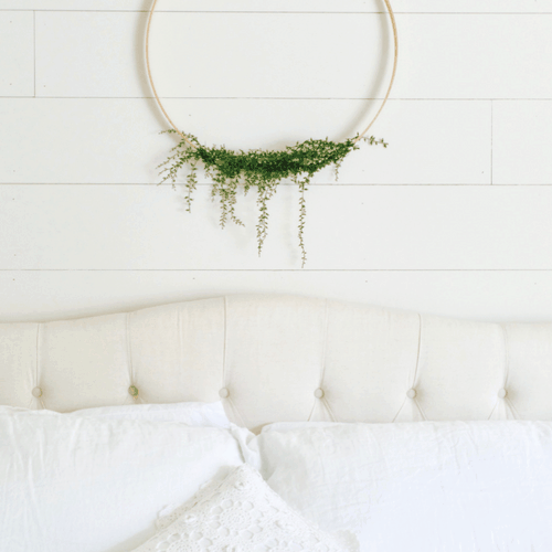 Inexpensive minimalist DIY wreath