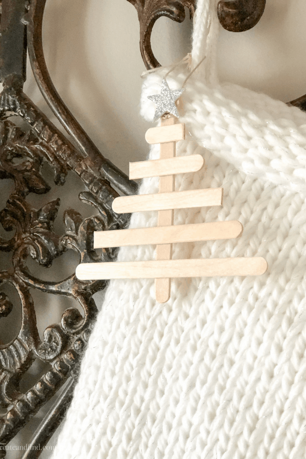 Easy DIY Christmas ornament from popsicle sticks